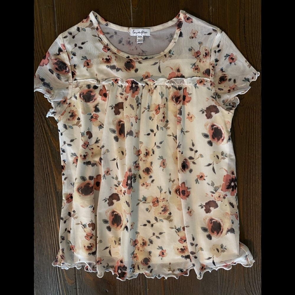 Short sleeve floral blouse